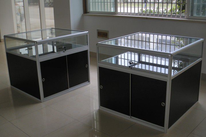 钛合金展示柜